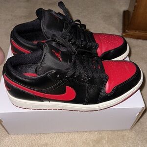Jordan low 1 
Lightly worn 
Red and black with white soles
